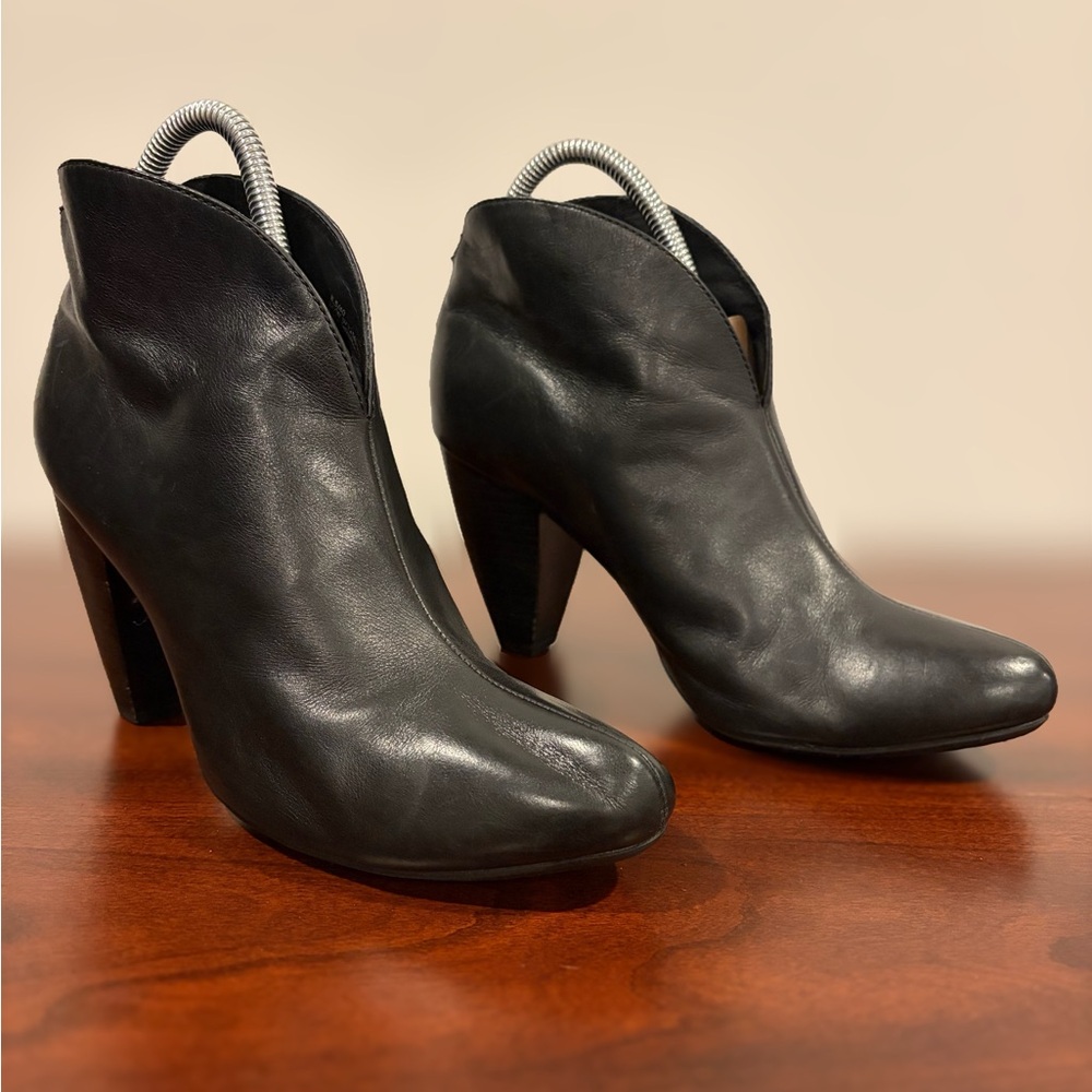 Born Crown | Black Leather Ankle Booties | Women’s 8.5 | Block Heel Comfort